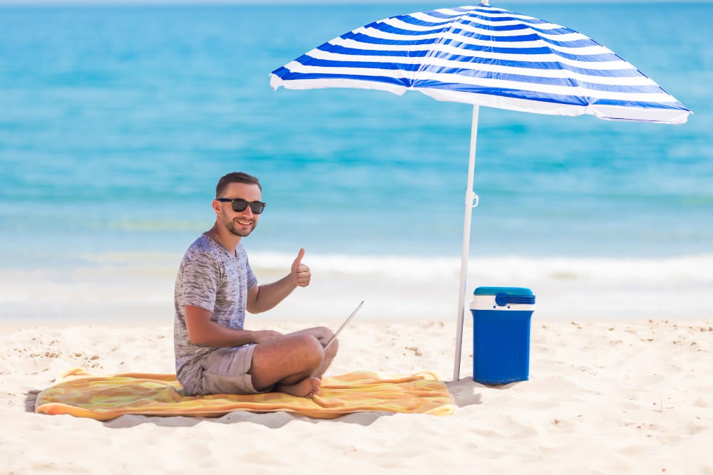Disfruta de la playa del Postiguet con una buena sombrilla